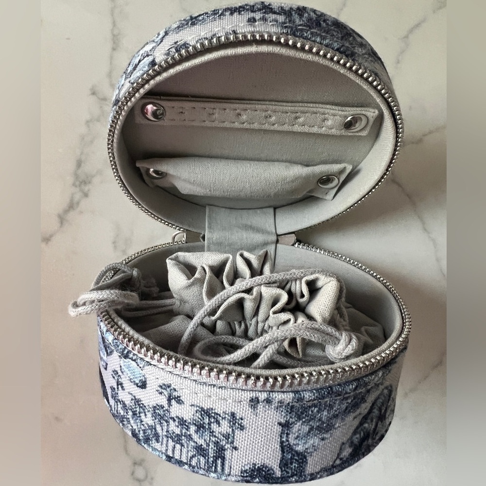 Dior Vip Gift Jewelry Holder with Perfume - Picture 2 of 6